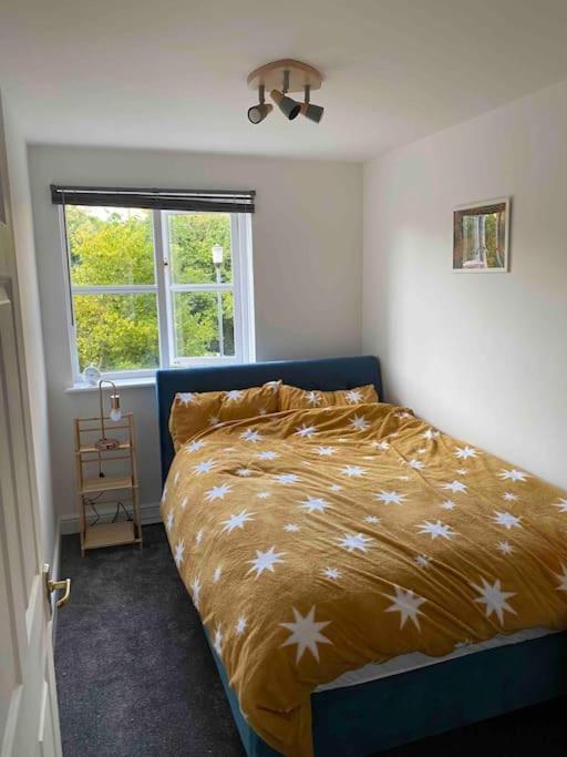 Апартаменты Canal-Flat Near Stratford International Station Лондон Экстерьер фото